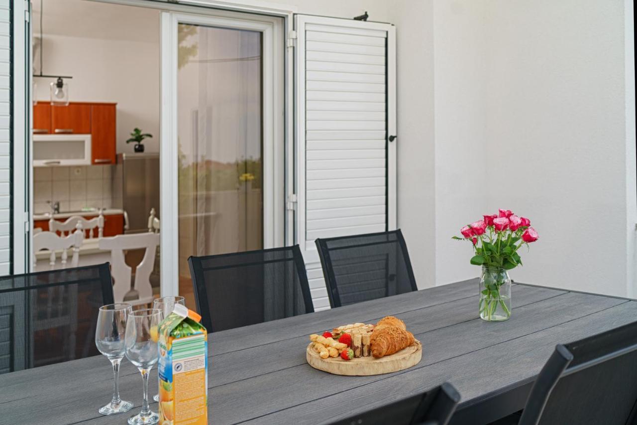 Apartman Rusula Vodice Esterno foto